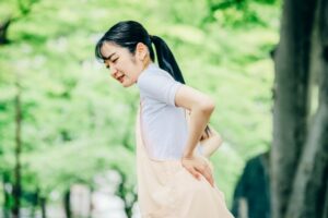 女性は男性より腰痛になりやすい　その原因と症状