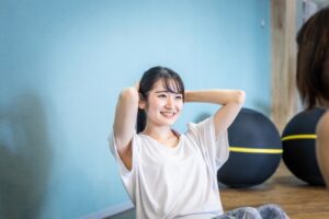 腰痛を改善するには腹筋を鍛えろ！