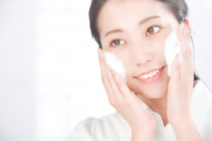 大人のにきびを改善する洗顔法